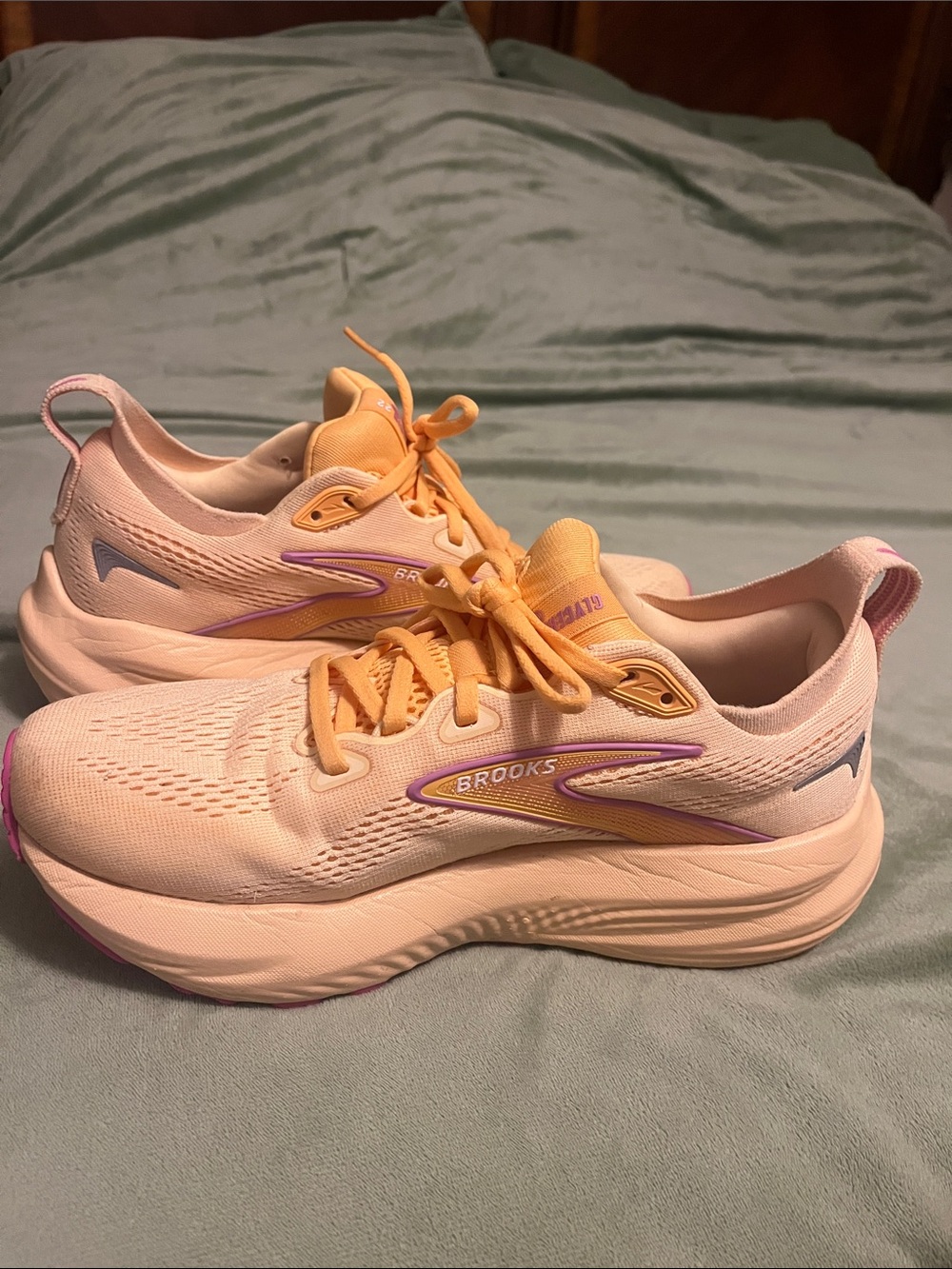 Brooks Women’s Running Shoes Glycerin 22– Apricot with Pink Accents 8M